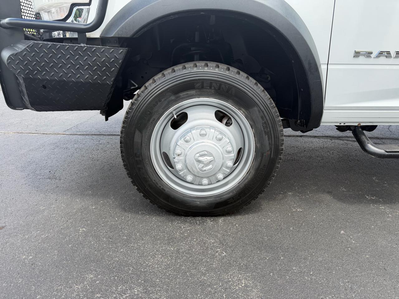 RAM 5500 Chassis Cab Tradesman 4x4 Crew Cab 84" CA 197.4" WB 2020