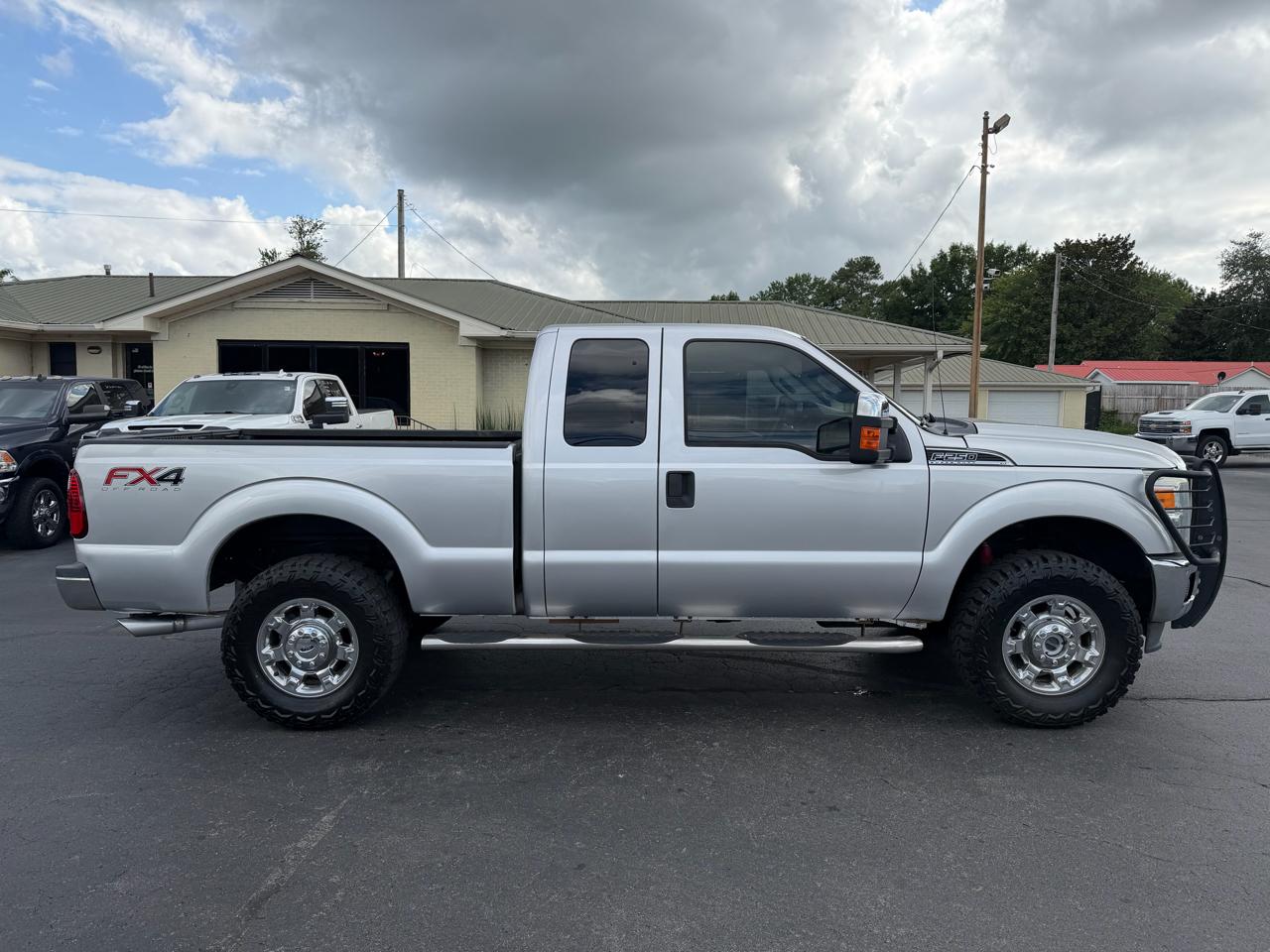 Ford Super Duty F-250 SRW 4WD SuperCab 142" XLT 2016