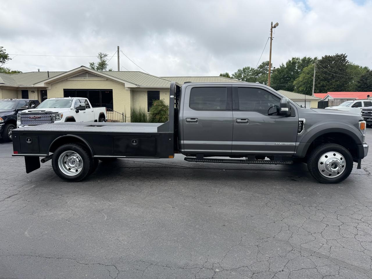 Ford Super Duty F-450 DRW Lariat 4WD Crew Cab 203" WB 84" CA 2022