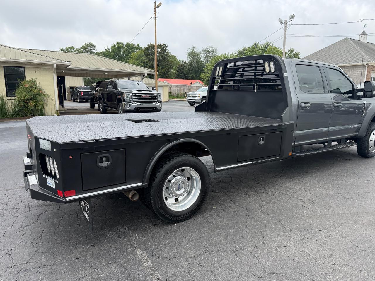 Ford Super Duty F-450 DRW Lariat 4WD Crew Cab 203" WB 84" CA 2022