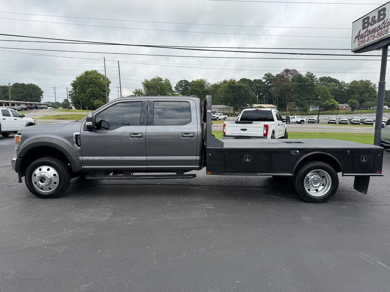 Ford Super Duty F-450 DRW Lariat 4WD Crew Cab 203" WB 84" CA 2022
