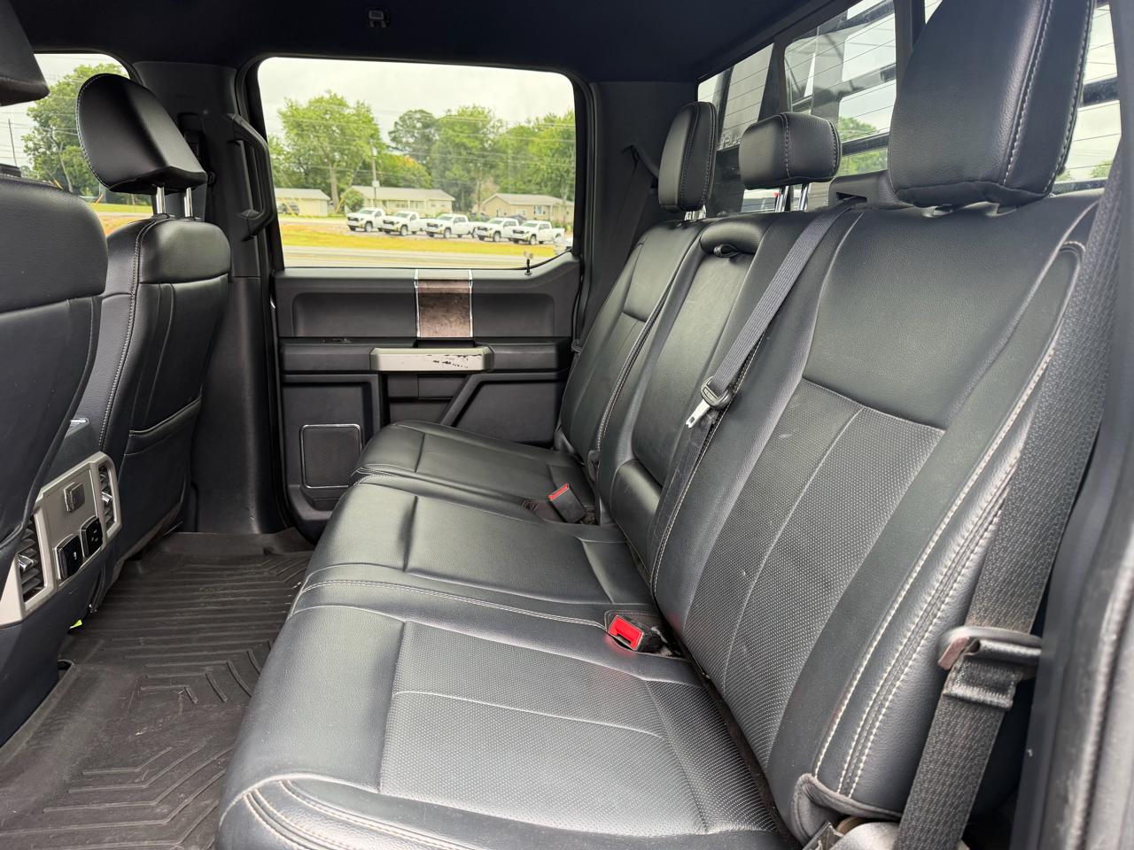Ford Super Duty F-450 DRW Lariat 4WD Crew Cab 203" WB 84" CA 2022