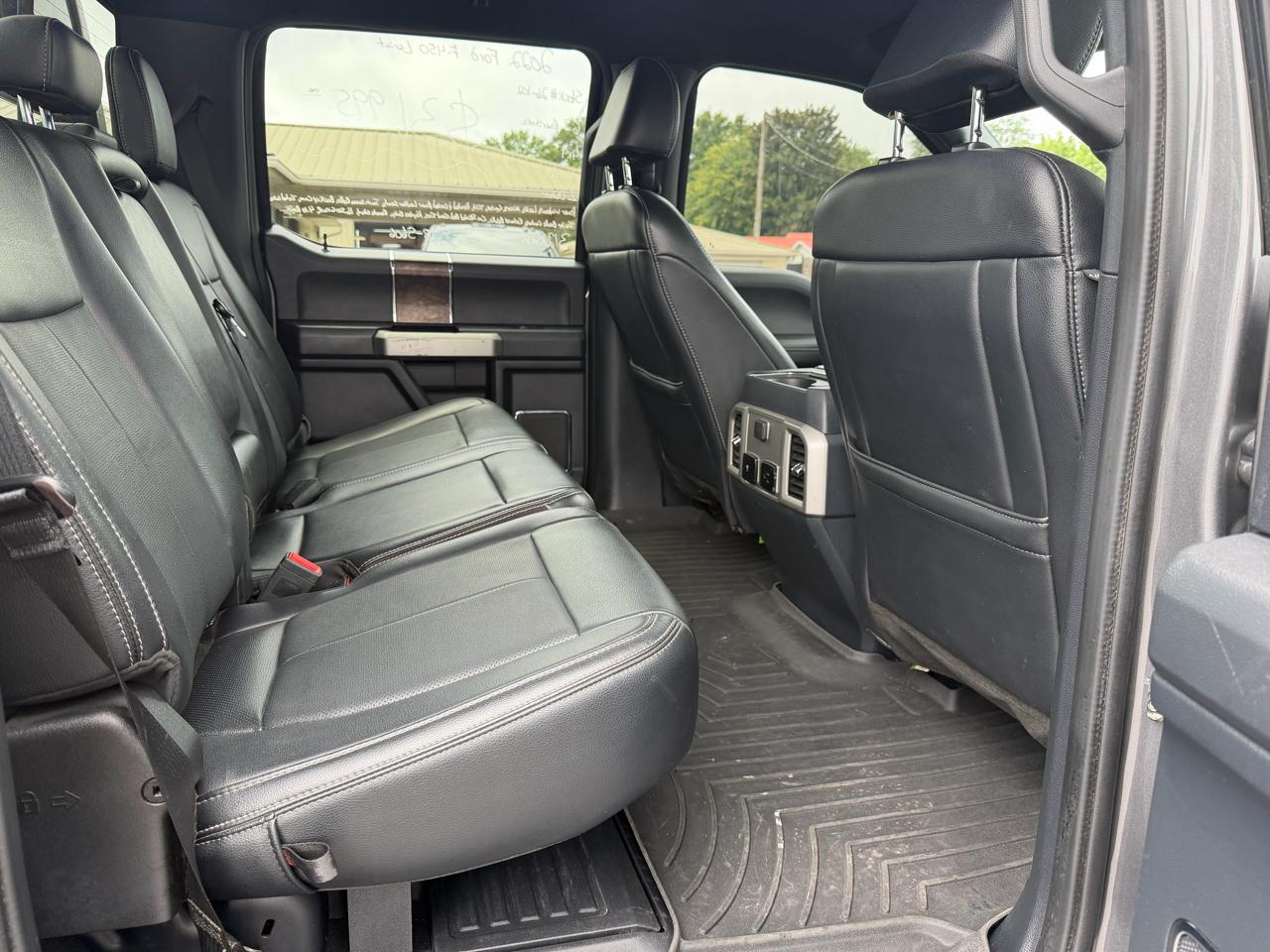 Ford Super Duty F-450 DRW Lariat 4WD Crew Cab 203" WB 84" CA 2022
