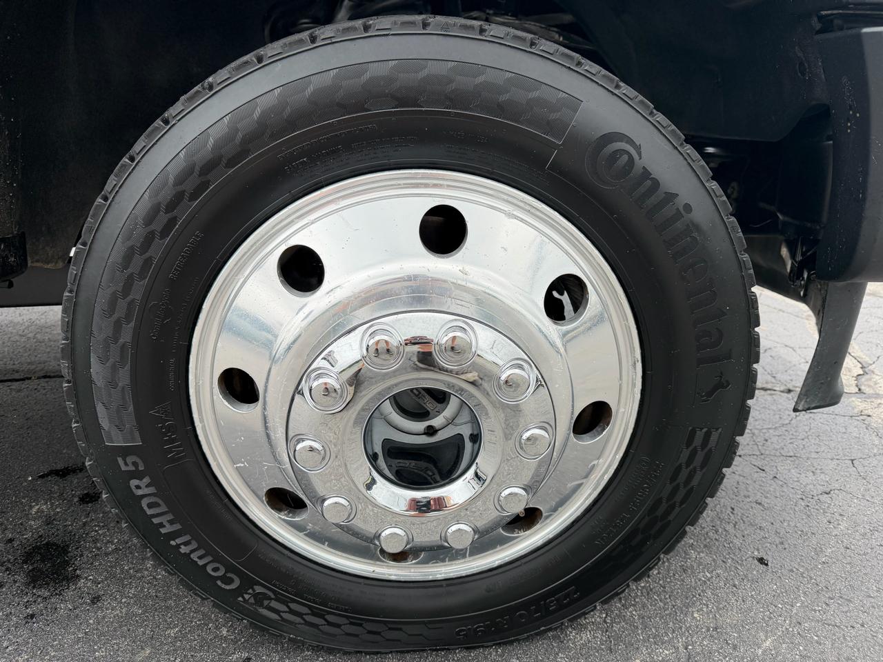 Ford Super Duty F-450 DRW Lariat 4WD Crew Cab 203" WB 84" CA 2022