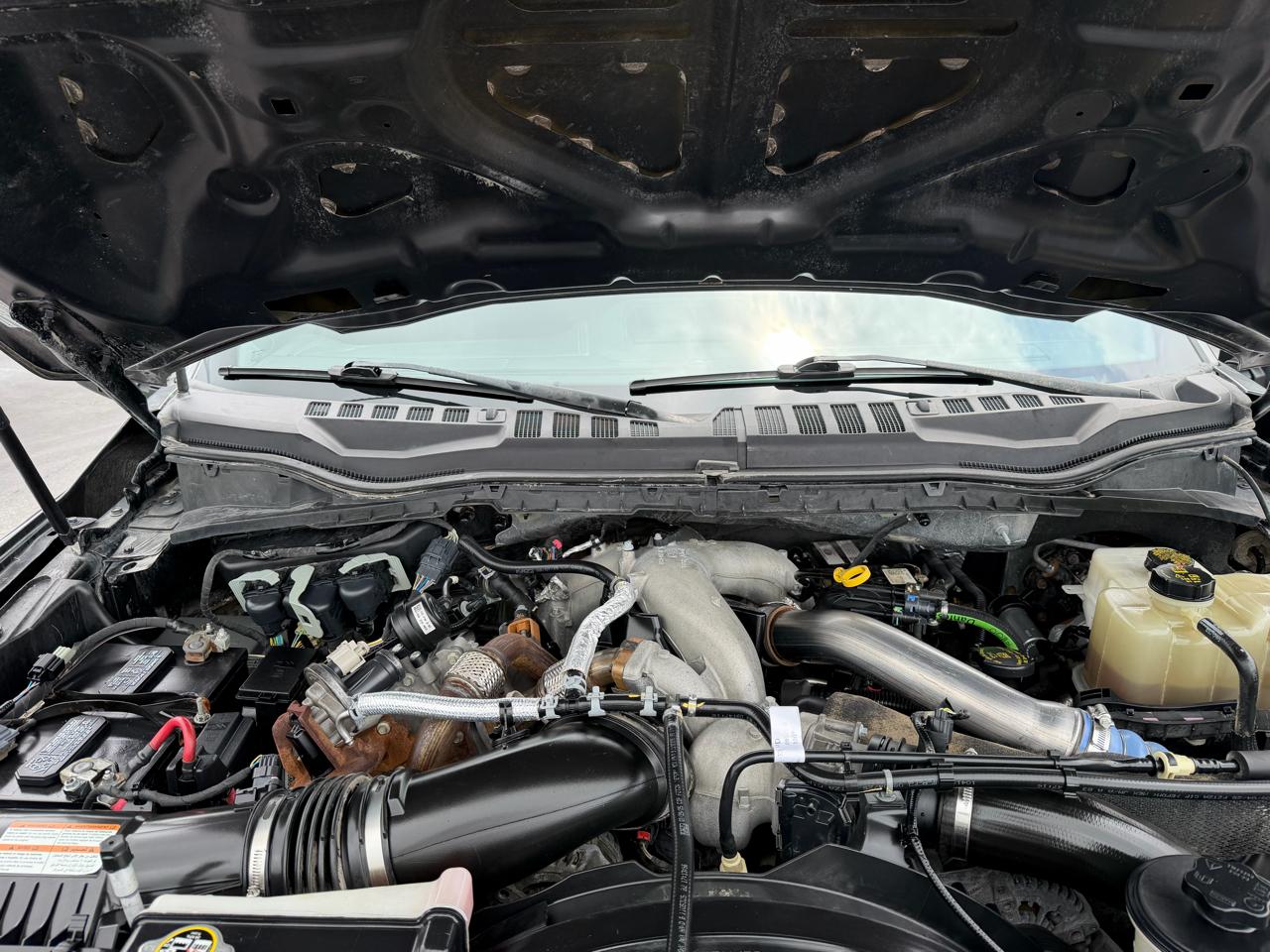 Ford Super Duty F-450 DRW Lariat 4WD Crew Cab 203" WB 84" CA 2022