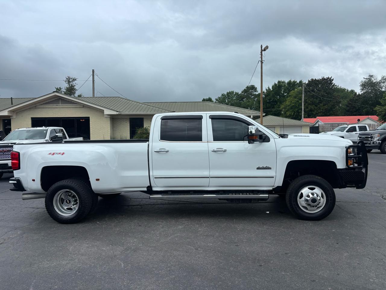 Chevrolet Silverado 3500HD 4WD Crew Cab 167.7" High Country 2017