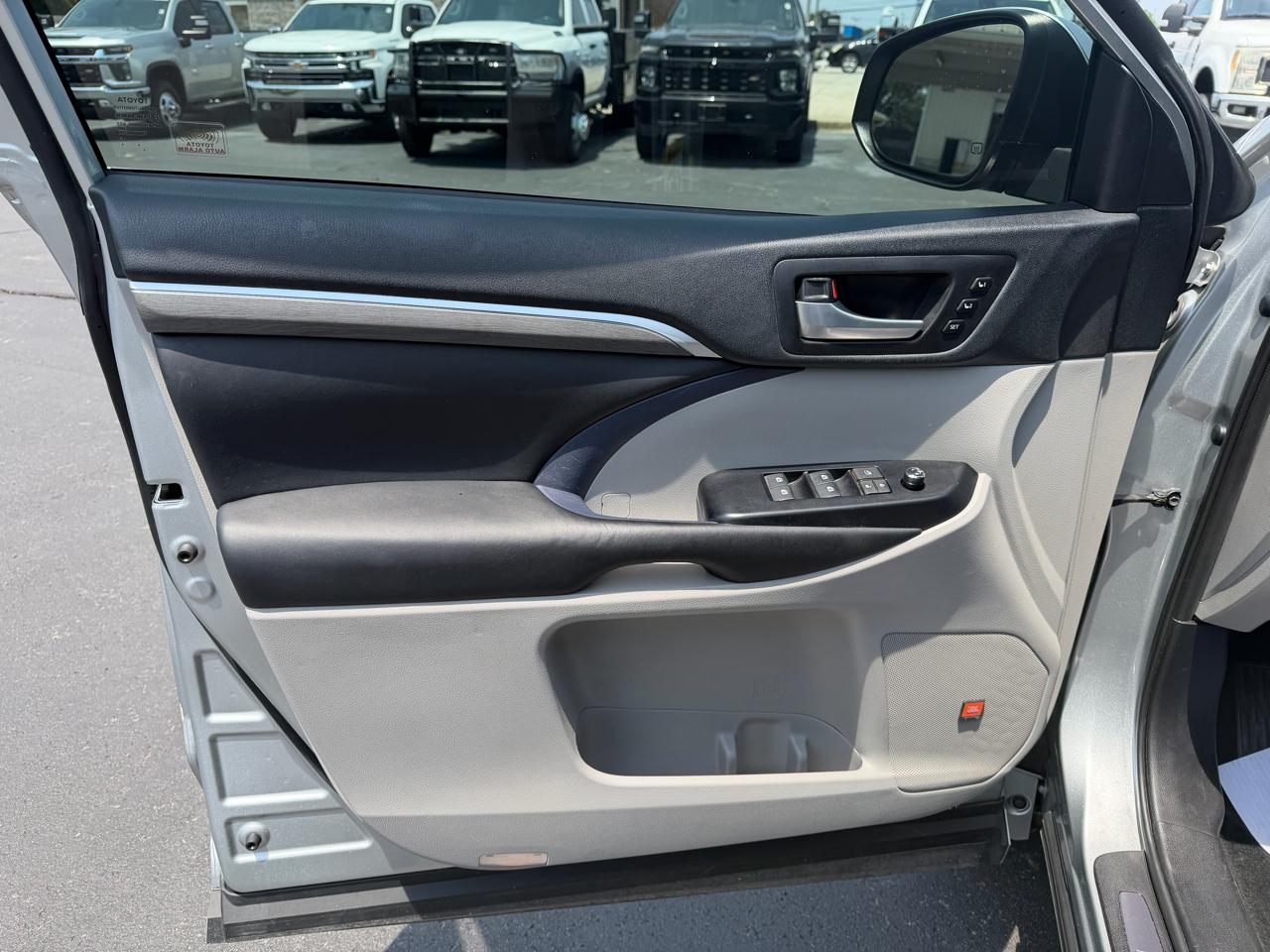Toyota Highlander Limited Platinum V6 FWD (Natl) 2019