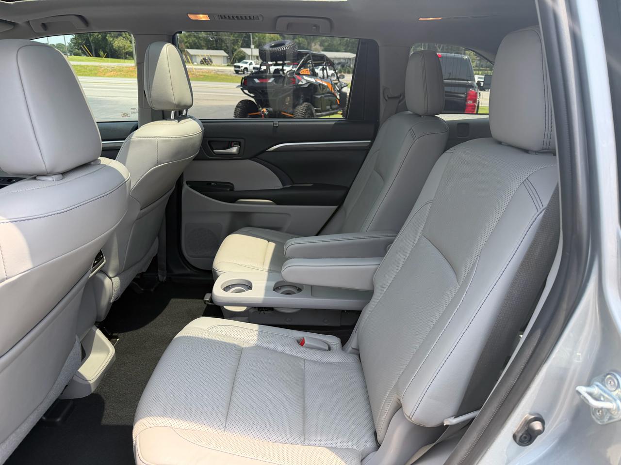 Toyota Highlander Limited Platinum V6 FWD (Natl) 2019