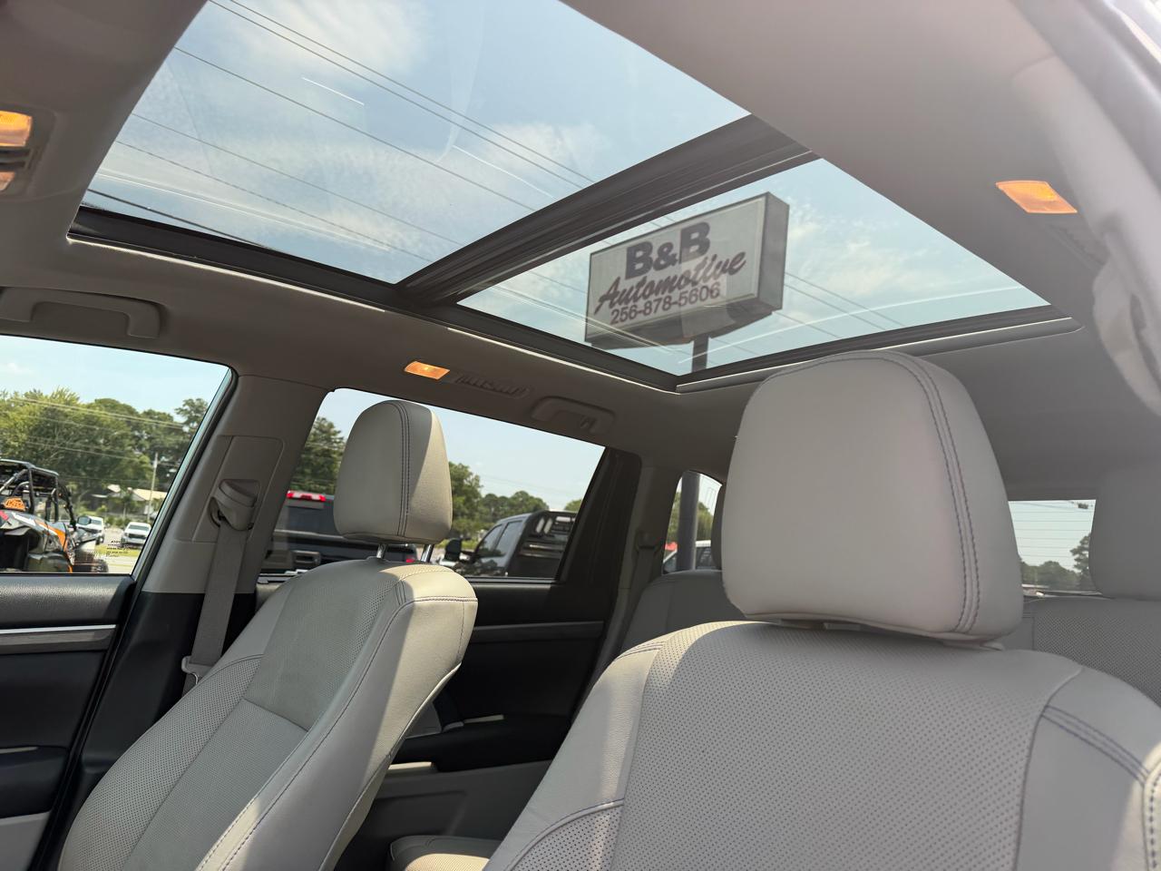 Toyota Highlander Limited Platinum V6 FWD (Natl) 2019