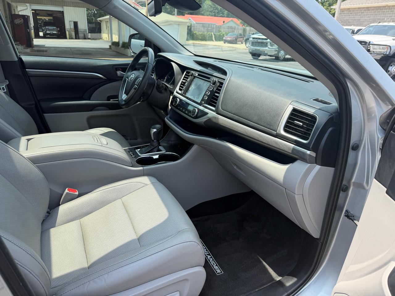 Toyota Highlander Limited Platinum V6 FWD (Natl) 2019