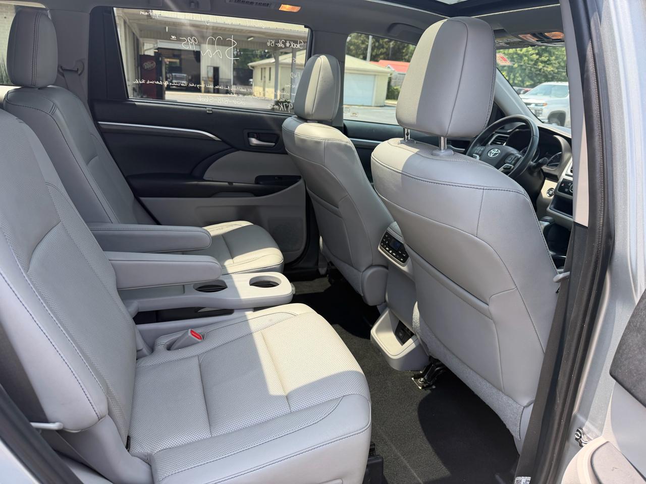 Toyota Highlander Limited Platinum V6 FWD (Natl) 2019