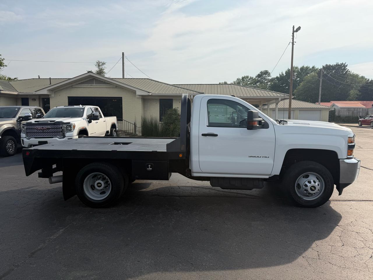 Chevrolet Silverado 3500HD 4WD Reg Cab 137.5" WB, 59.06" CA WT 2018