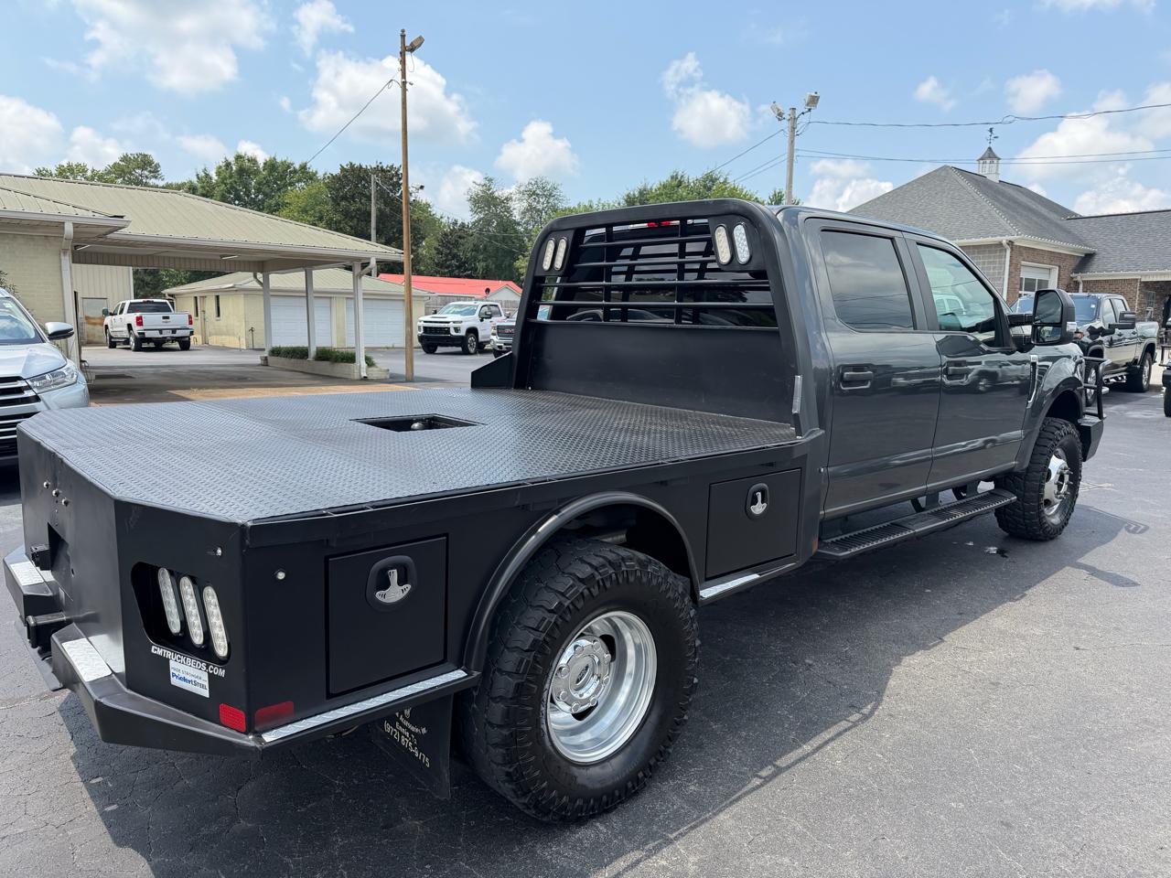 Ford Super Duty F-350 DRW XL 4WD Crew Cab 8' Box 2019