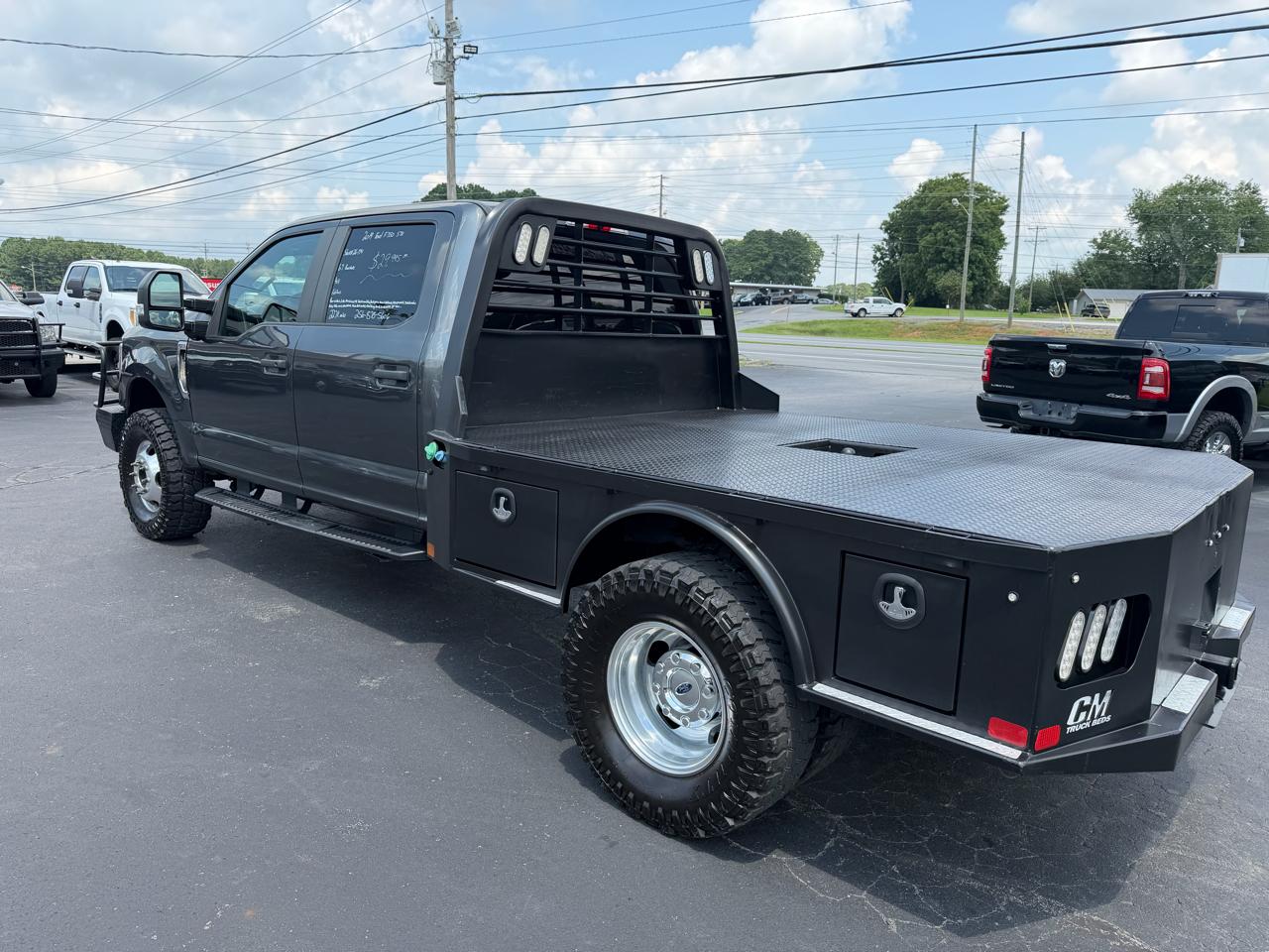Ford Super Duty F-350 DRW XL 4WD Crew Cab 8' Box 2019