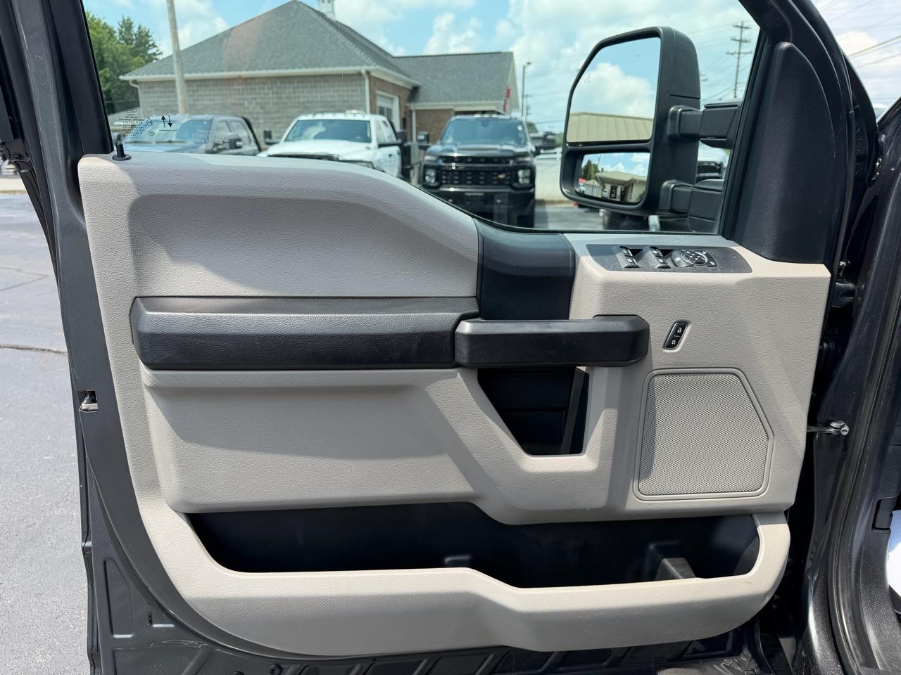 Ford Super Duty F-350 DRW XL 4WD Crew Cab 8' Box 2019