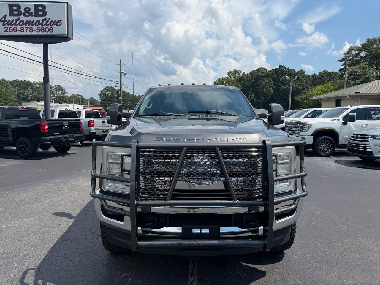 Ford Super Duty F-350 DRW Lariat 4WD Crew Cab 8' Box 2017