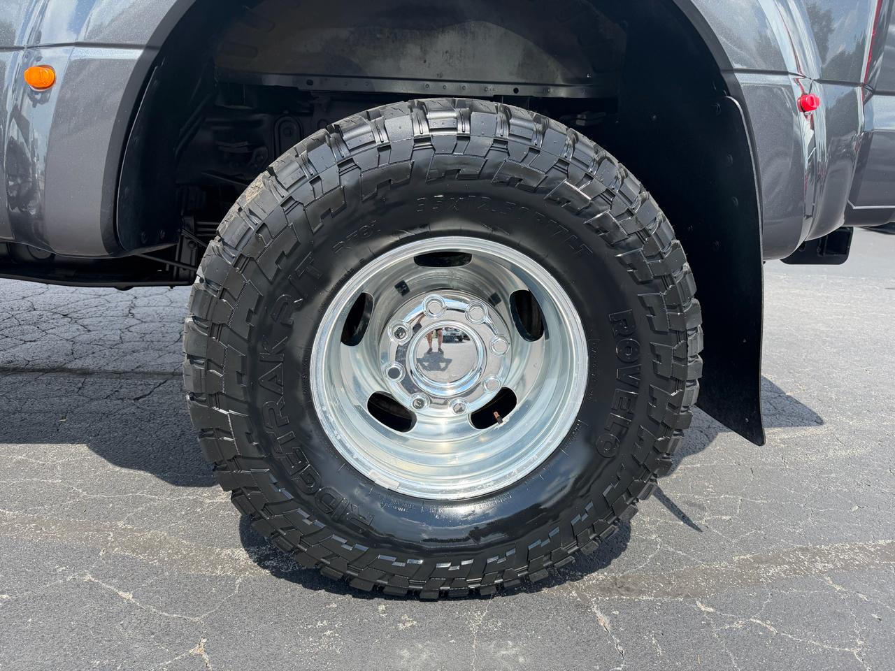 Ford Super Duty F-350 DRW Lariat 4WD Crew Cab 8' Box 2017