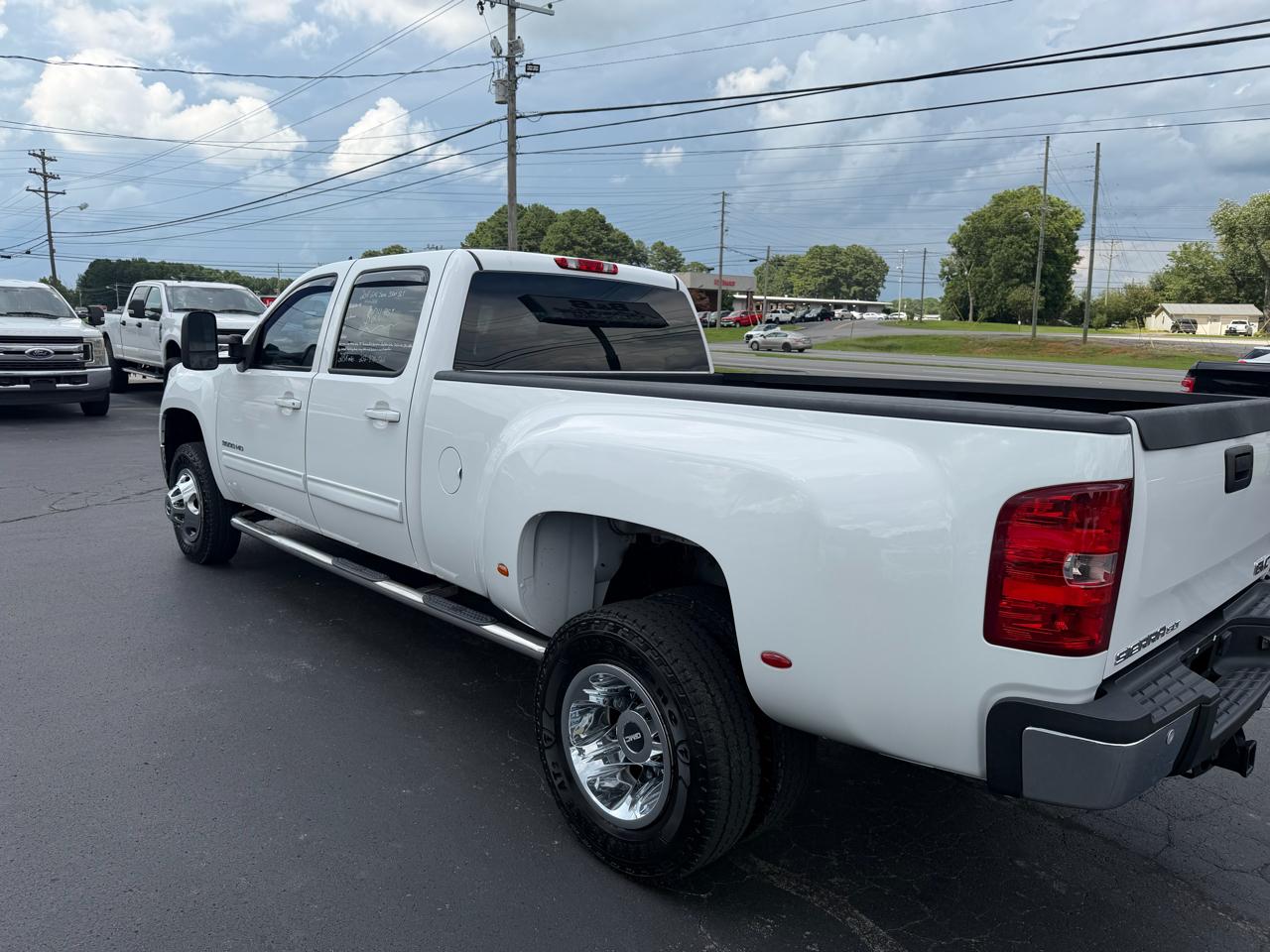 GMC Sierra 3500HD 4WD Crew Cab 167.7" DRW SLT 2011