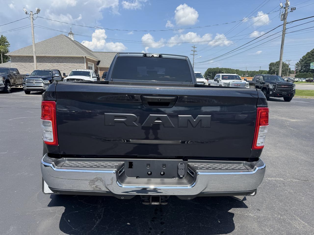 RAM 3500 Big Horn 4x4 Crew Cab 8' Box 2019