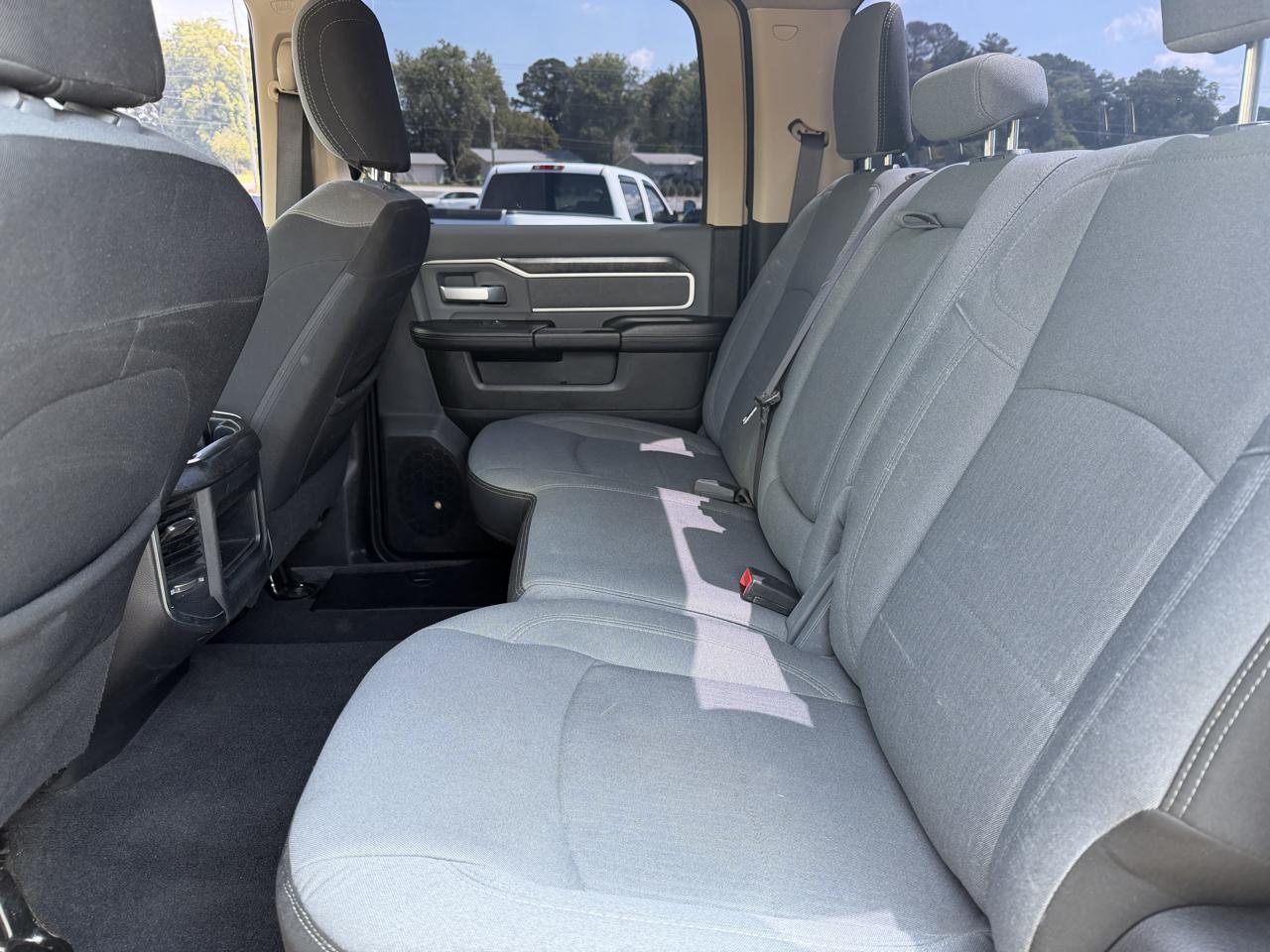 RAM 3500 Big Horn 4x4 Crew Cab 8' Box 2019