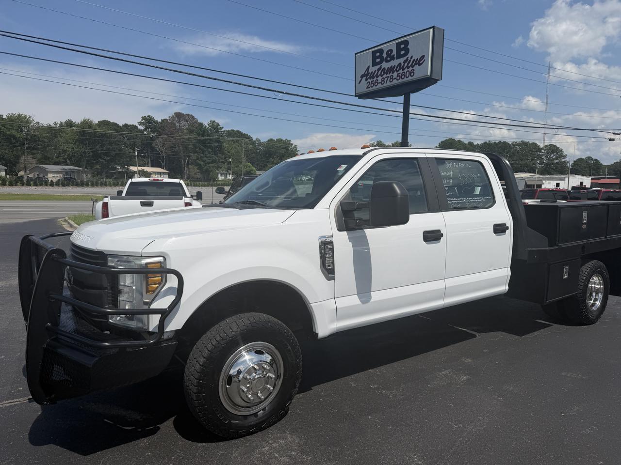 Ford Super Duty F-350 DRW XL 4WD Crew Cab 179" WB 60" CA 2019