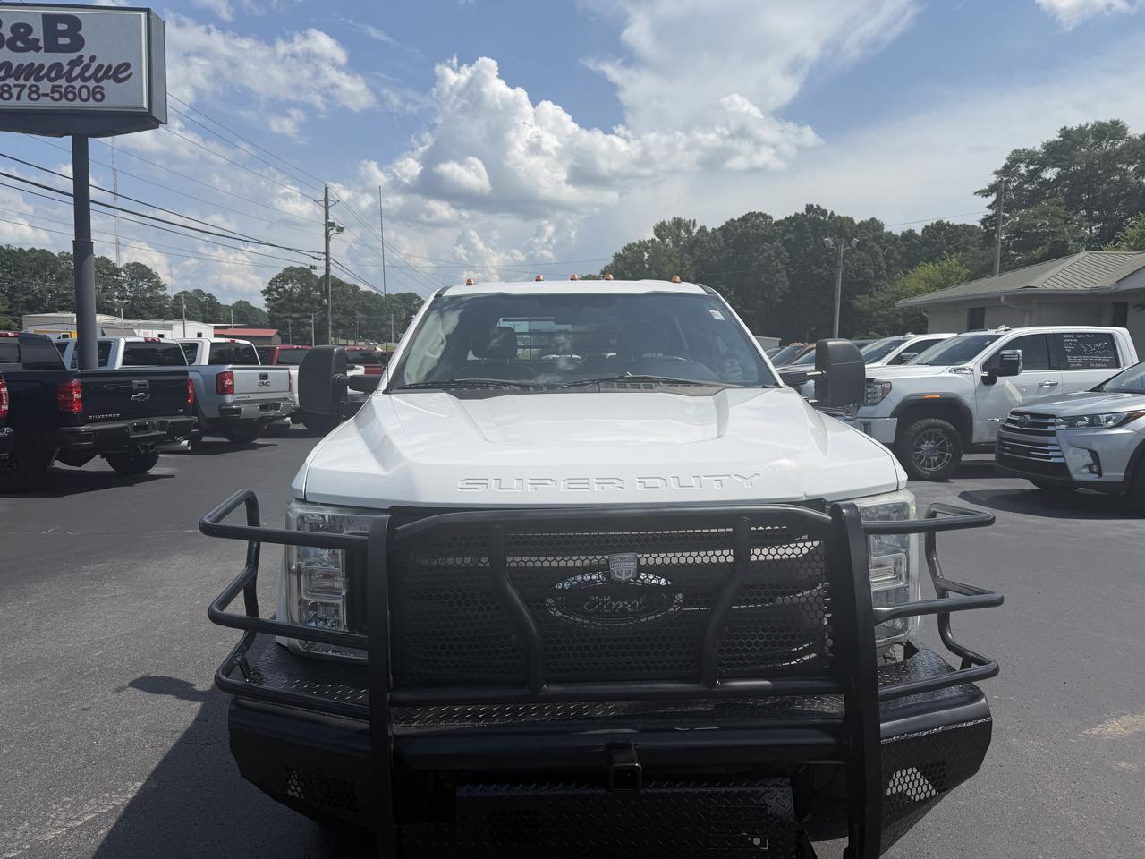 Ford Super Duty F-350 DRW XL 4WD Crew Cab 179" WB 60" CA 2019