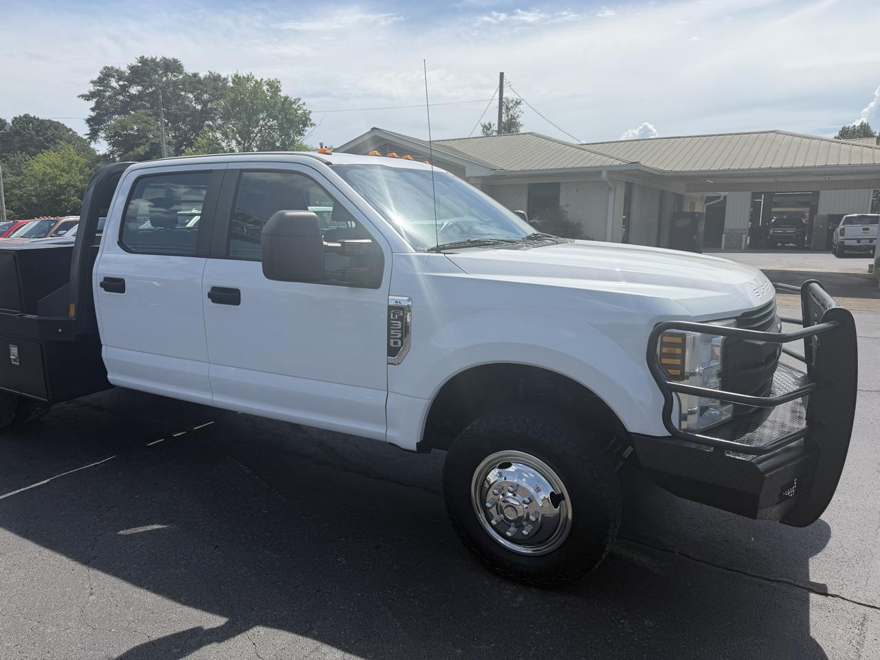 Ford Super Duty F-350 DRW XL 4WD Crew Cab 179" WB 60" CA 2019