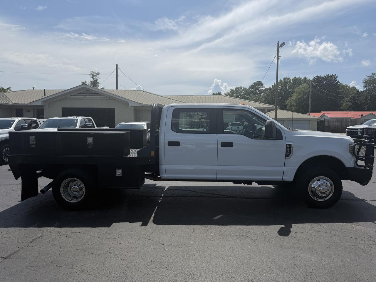 Ford Super Duty F-350 DRW XL 4WD Crew Cab 179" WB 60" CA 2019
