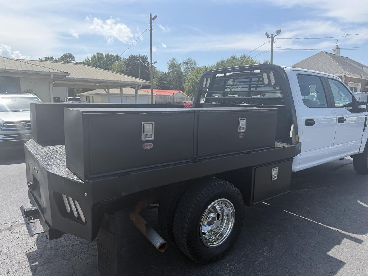 Ford Super Duty F-350 DRW XL 4WD Crew Cab 179" WB 60" CA 2019