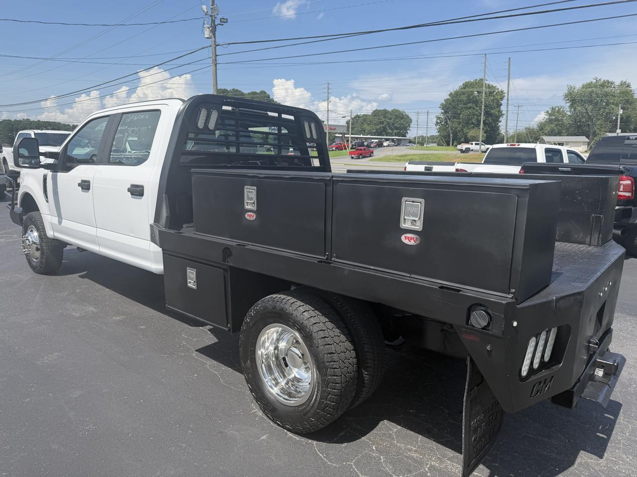 Ford Super Duty F-350 DRW XL 4WD Crew Cab 179" WB 60" CA 2019