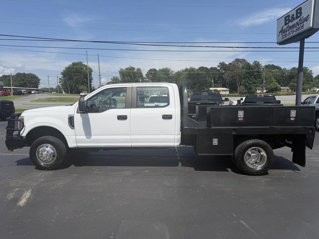 Ford Super Duty F-350 DRW XL 4WD Crew Cab 179" WB 60" CA 2019