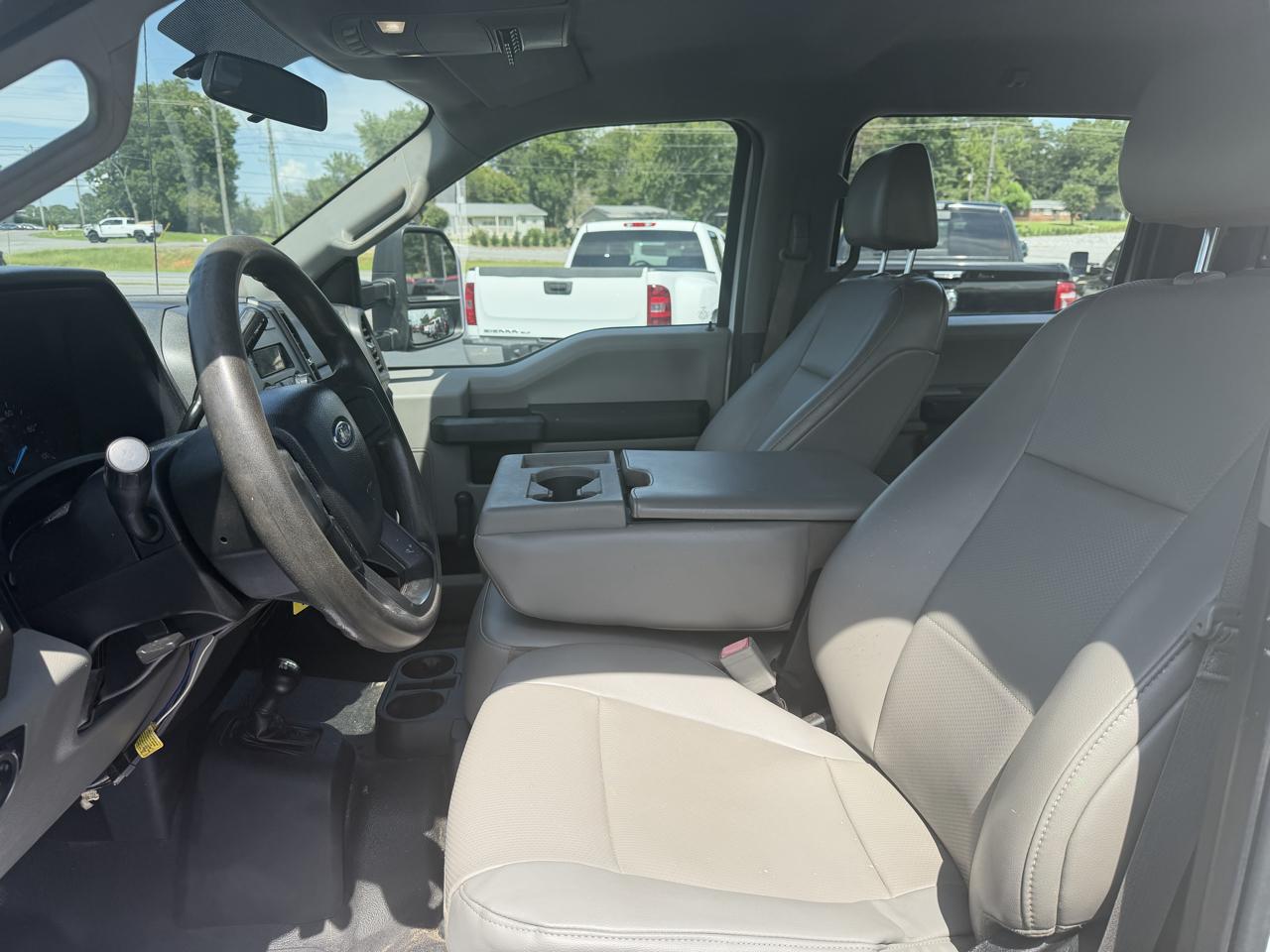 Ford Super Duty F-350 DRW XL 4WD Crew Cab 179" WB 60" CA 2019