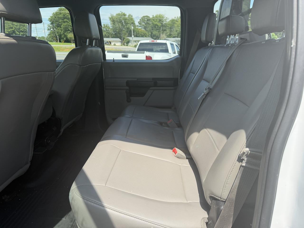 Ford Super Duty F-350 DRW XL 4WD Crew Cab 179" WB 60" CA 2019