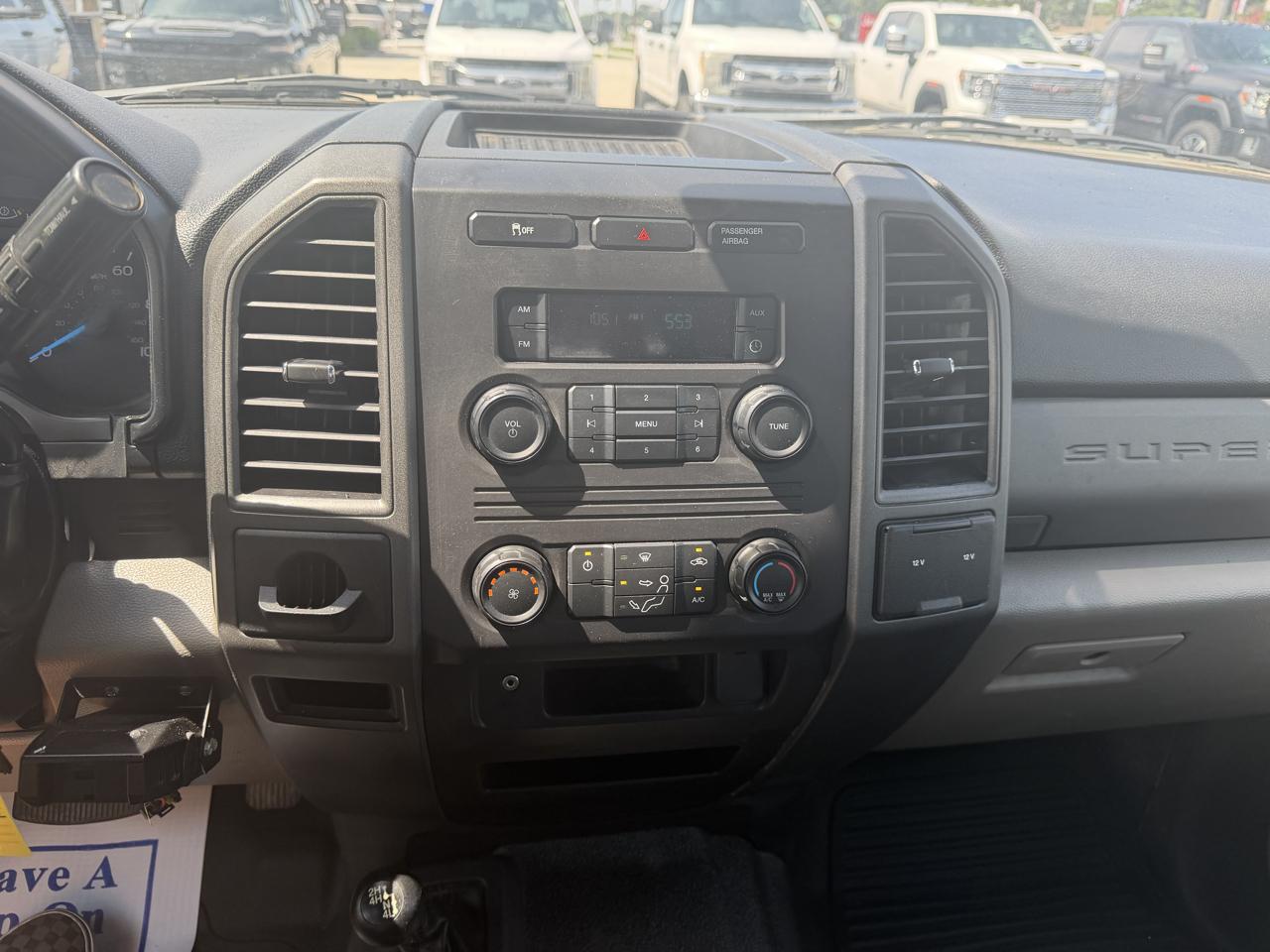 Ford Super Duty F-350 DRW XL 4WD Crew Cab 179" WB 60" CA 2019