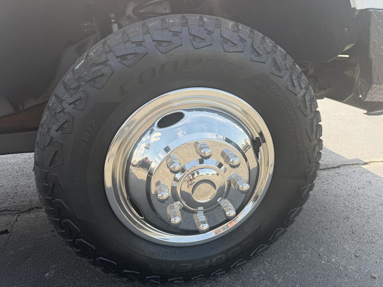 Ford Super Duty F-350 DRW XL 4WD Crew Cab 179" WB 60" CA 2019