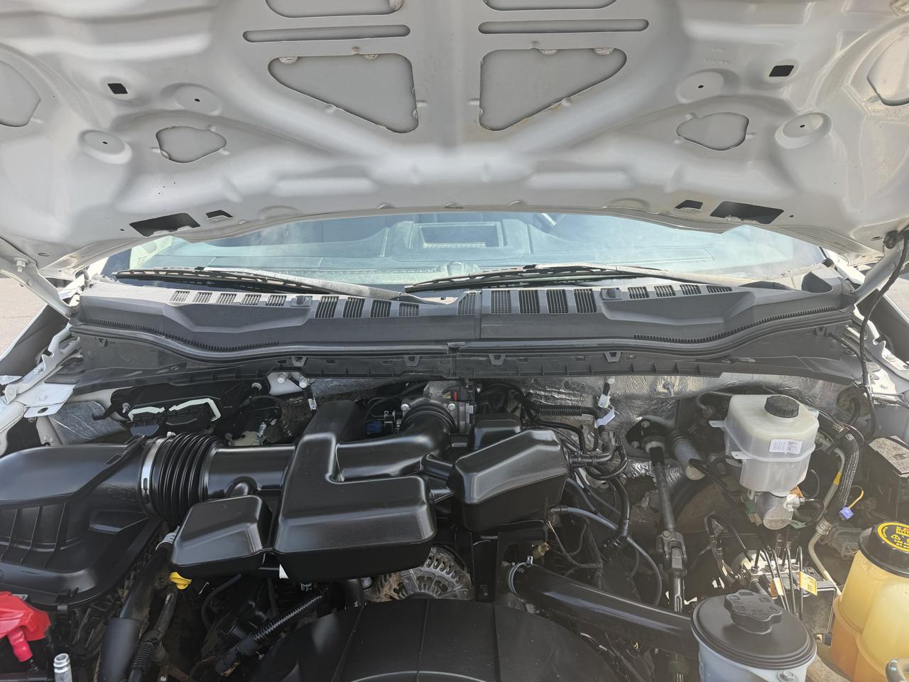Ford Super Duty F-350 DRW XL 4WD Crew Cab 179" WB 60" CA 2019