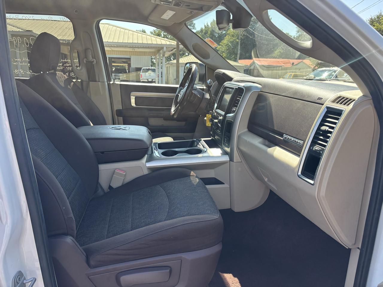 RAM 2500 4WD Mega Cab 160.5" Big Horn 2016