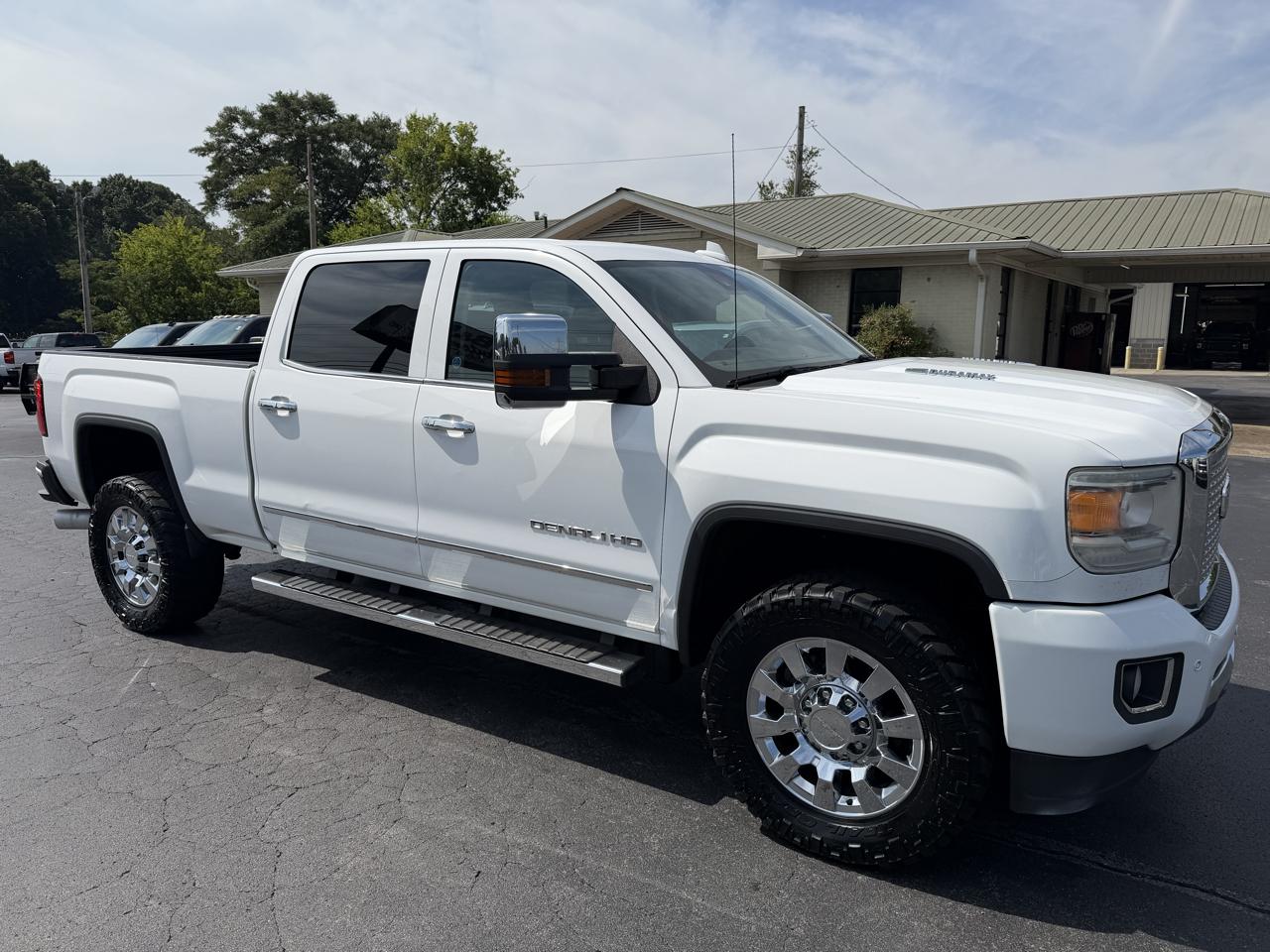 GMC Sierra 2500HD available WiFi 4WD Crew Cab 153.7" Denali 2015