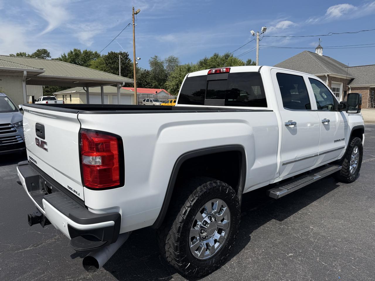 GMC Sierra 2500HD available WiFi 4WD Crew Cab 153.7" Denali 2015