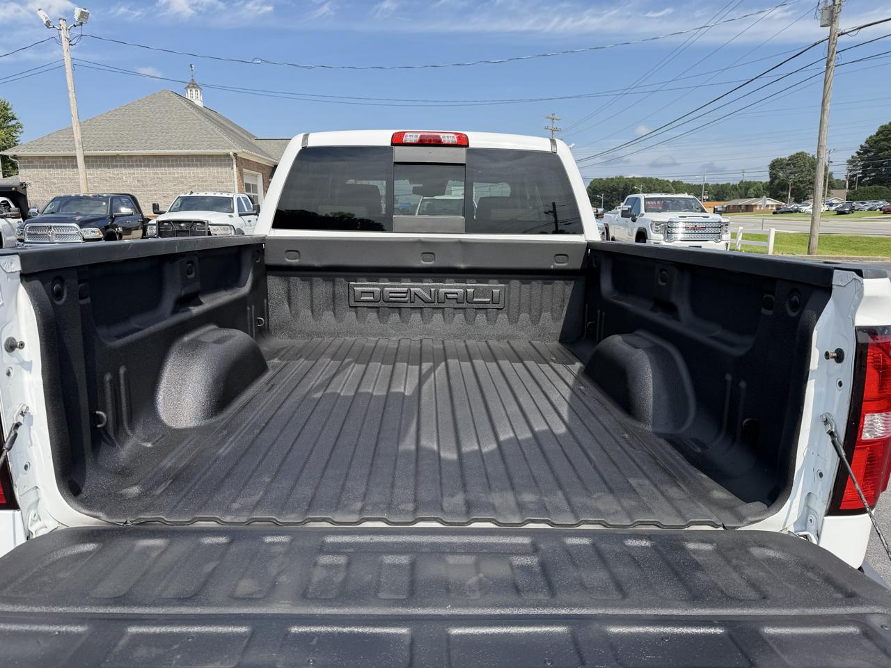 GMC Sierra 2500HD available WiFi 4WD Crew Cab 153.7" Denali 2015