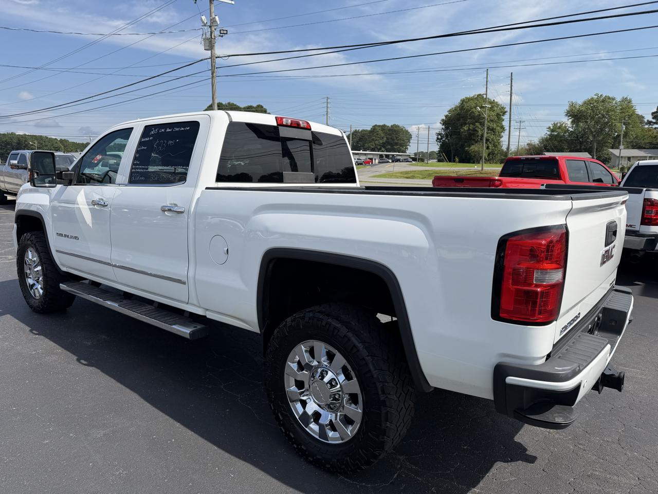 GMC Sierra 2500HD available WiFi 4WD Crew Cab 153.7" Denali 2015