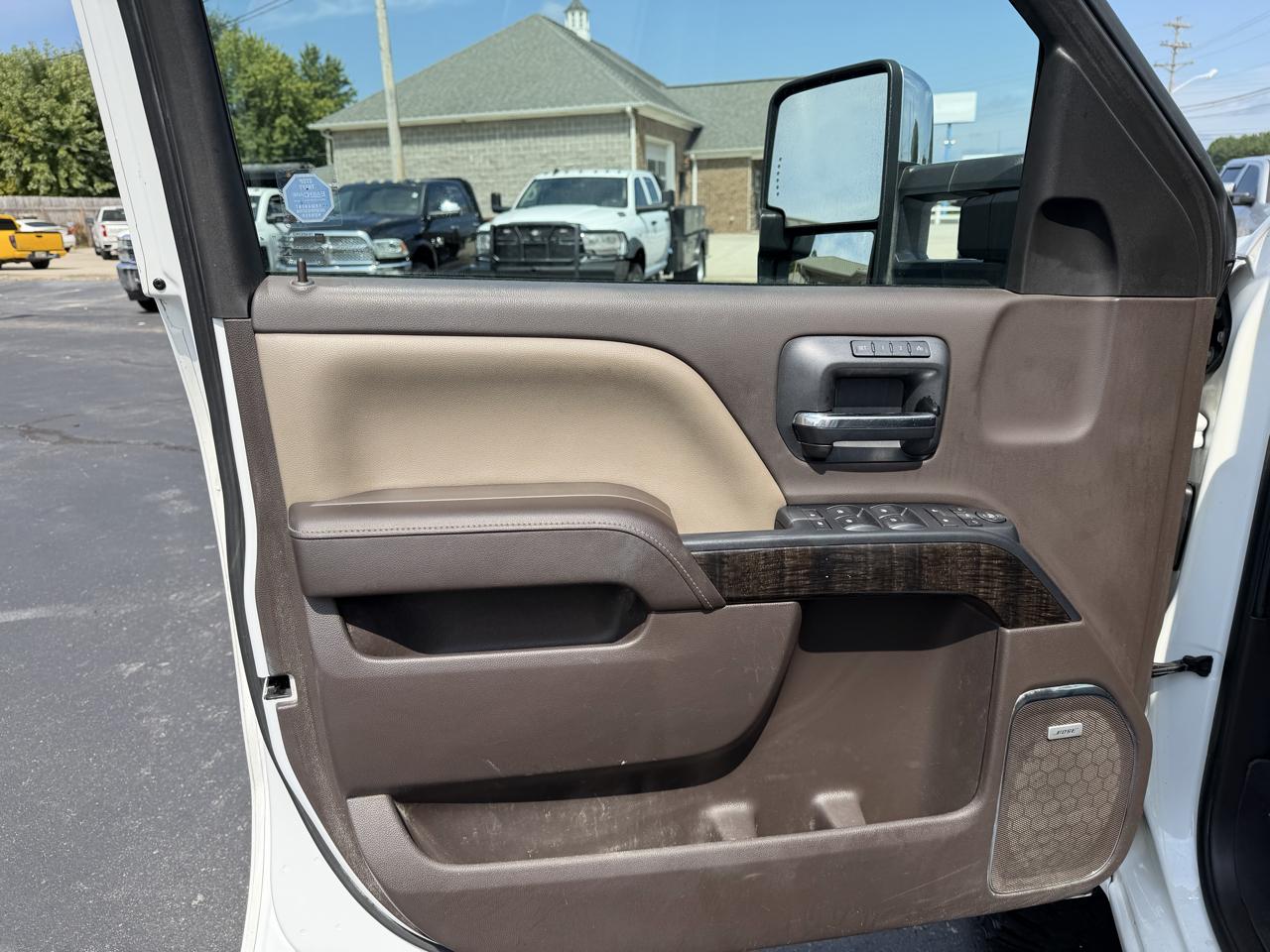 GMC Sierra 2500HD available WiFi 4WD Crew Cab 153.7" Denali 2015