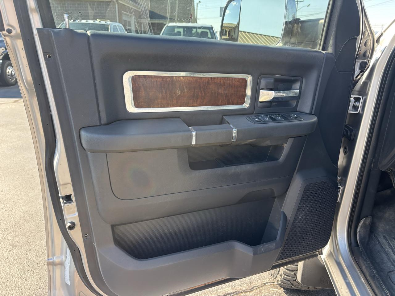 Dodge Ram 3500 4WD Crew Cab 149" Laramie 2010