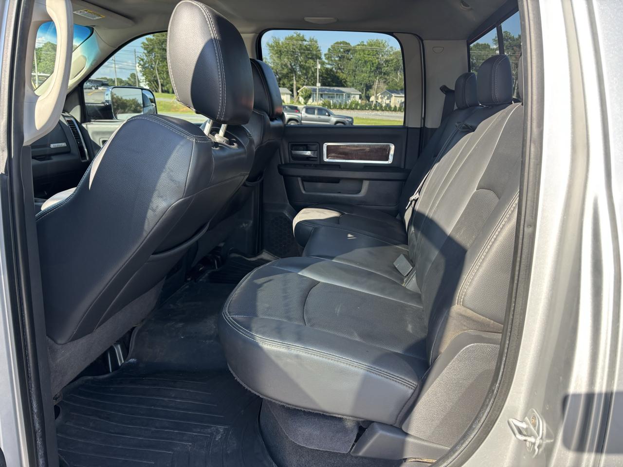 Dodge Ram 3500 4WD Crew Cab 149" Laramie 2010