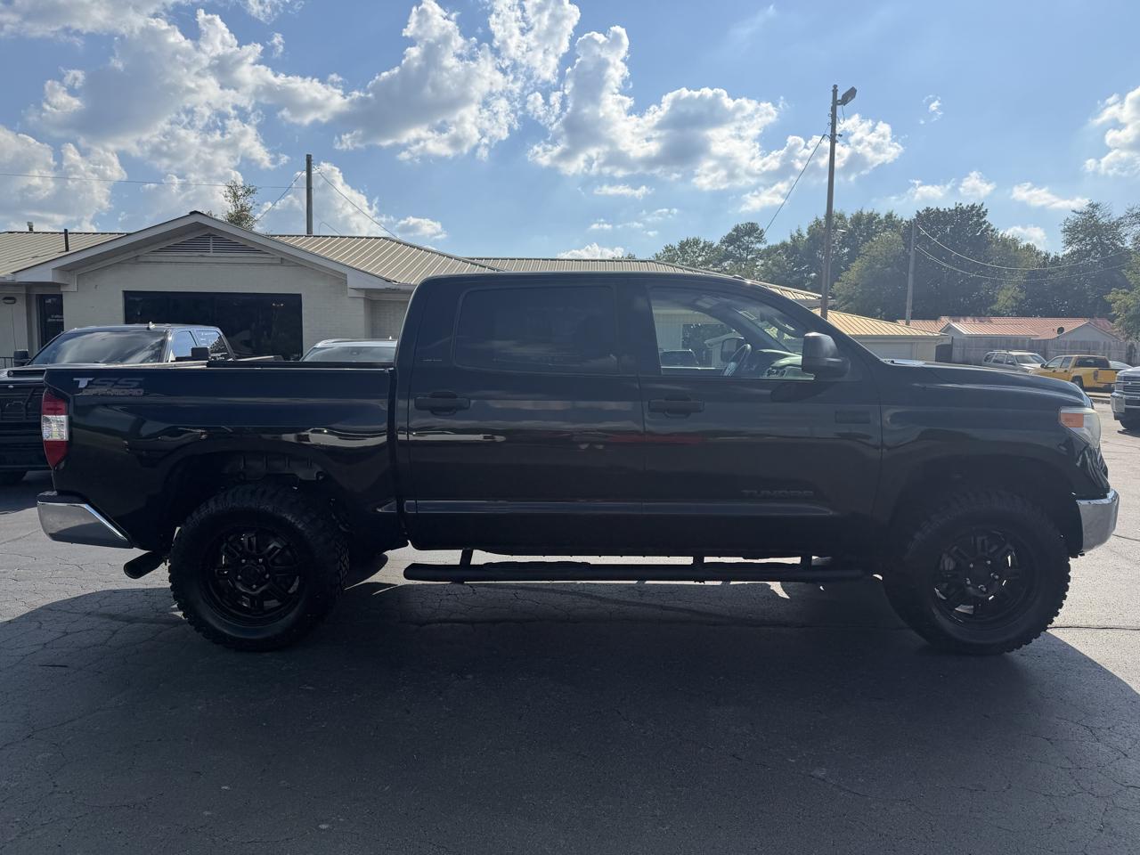 Toyota Tundra 4WD SR5 CrewMax 5.5' Bed 5.7L FFV (Natl) 2017