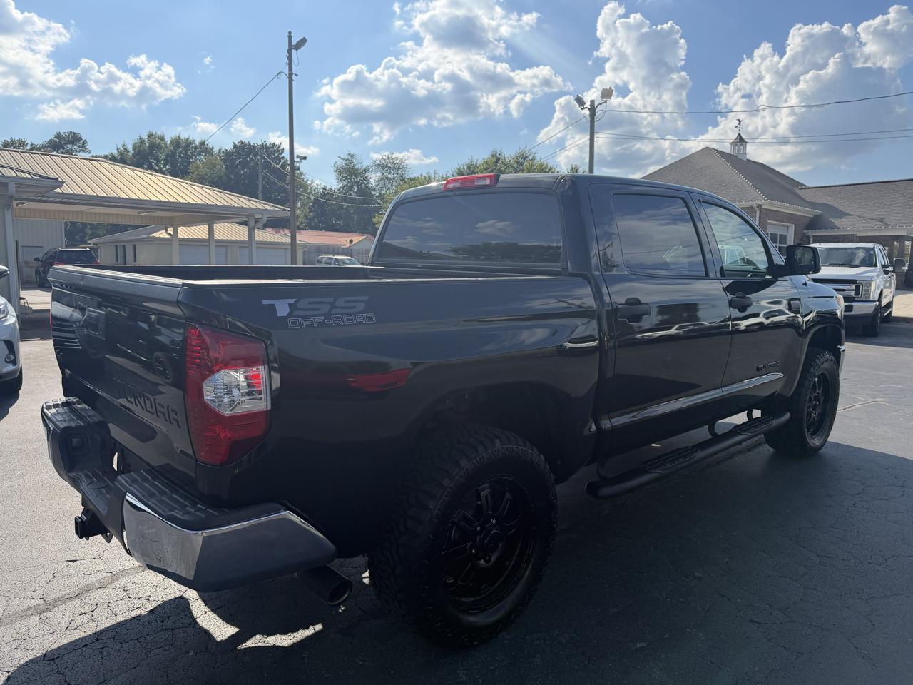 Toyota Tundra 4WD SR5 CrewMax 5.5' Bed 5.7L FFV (Natl) 2017