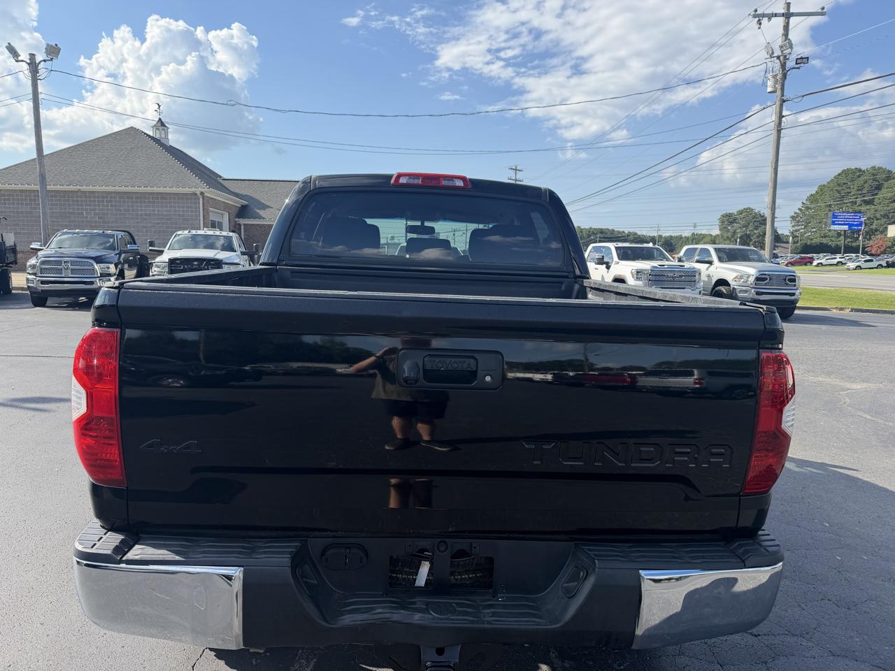 Toyota Tundra 4WD SR5 CrewMax 5.5' Bed 5.7L FFV (Natl) 2017