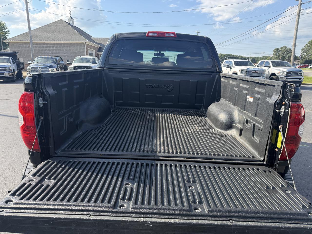 Toyota Tundra 4WD SR5 CrewMax 5.5' Bed 5.7L FFV (Natl) 2017