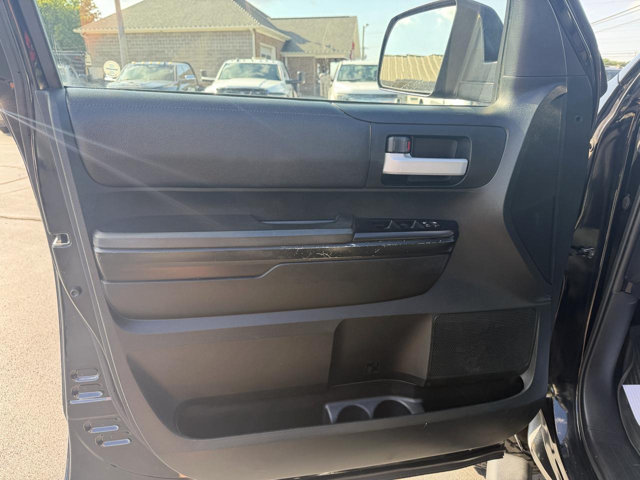 Toyota Tundra 4WD SR5 CrewMax 5.5' Bed 5.7L FFV (Natl) 2017