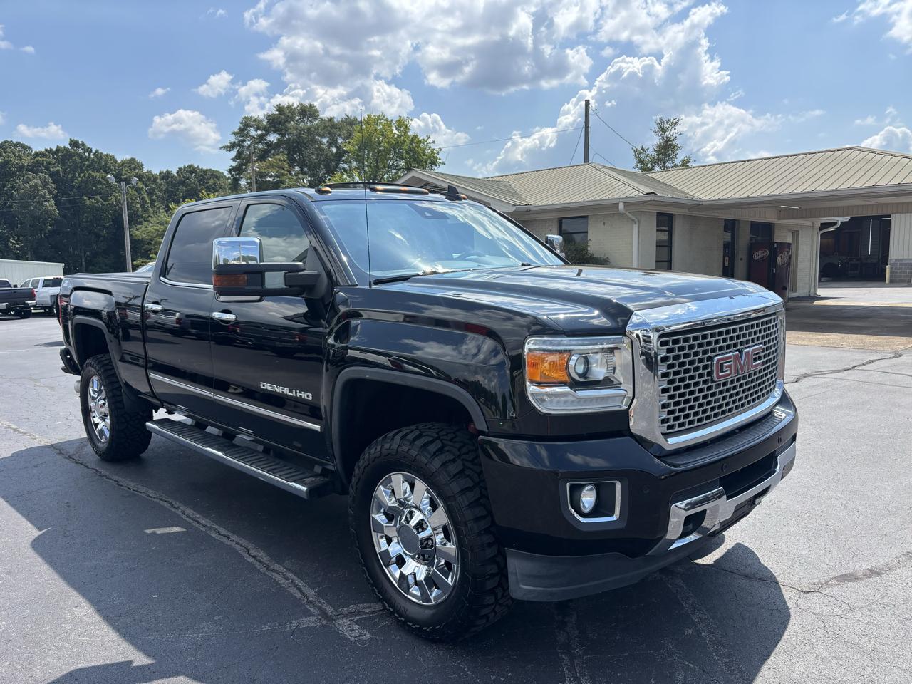 GMC Sierra 2500HD available WiFi 4WD Crew Cab 153.7" Denali 2015